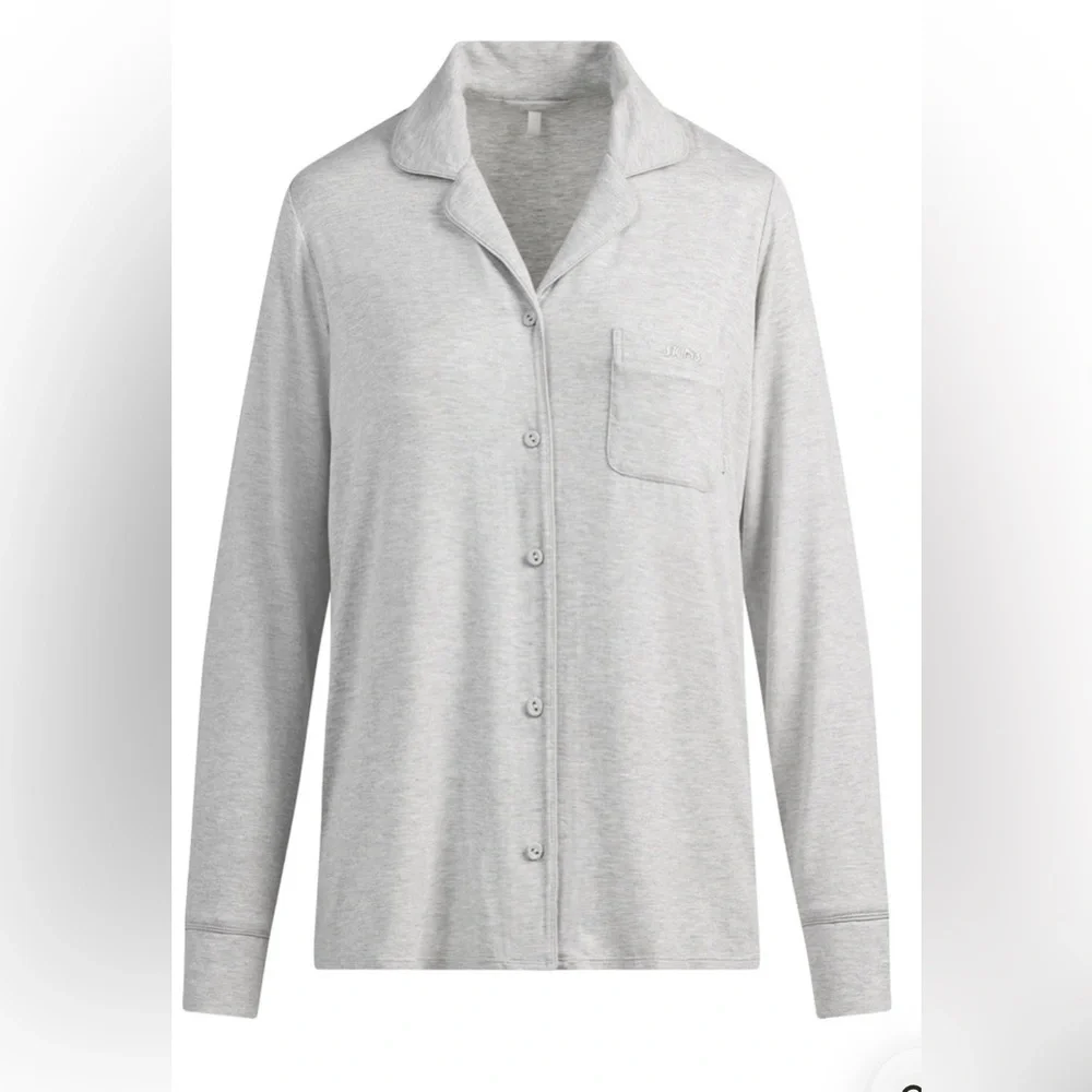 SKIMS LONG SLEEVE BUTTON UP LIGHT HEATHER GREY
Classic Limited Set Size XL - Picture 3 of 5